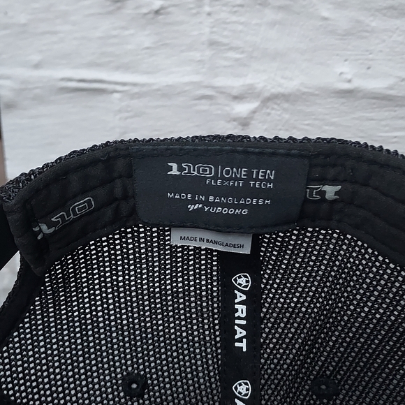 Ariat Black Logo Mesh Hat - Picture 3 of 3